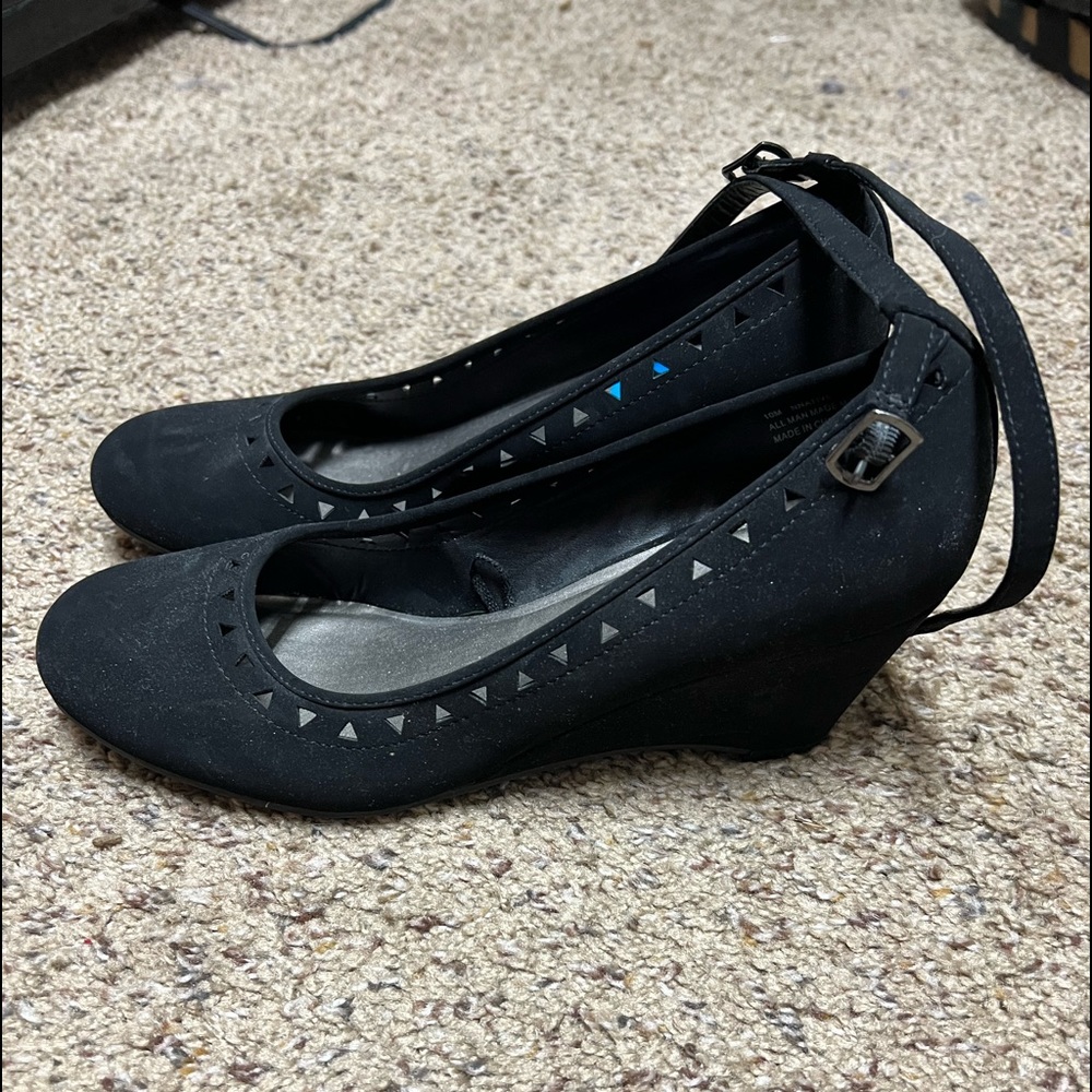 Nicole wedged heels size 10 black
